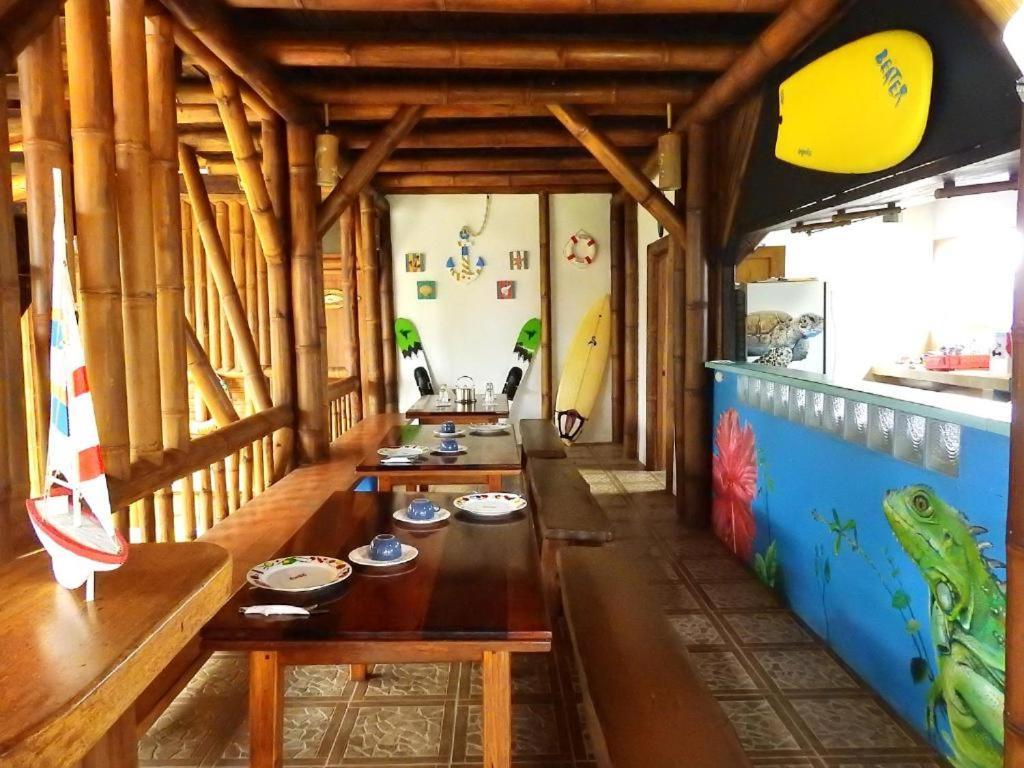 El Bochinche Hotell Mompiche Exteriör bild