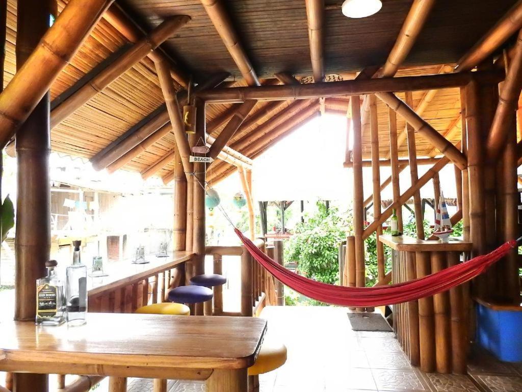El Bochinche Hotell Mompiche Exteriör bild